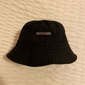 Jacquemus bucket hat — black